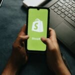 Shopify Stock Falls 3% as Market Stays Rangebound