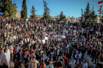 New swap plan trades all living Israeli hostages for about 2000 Palestinian detainees with added aid to Gaza