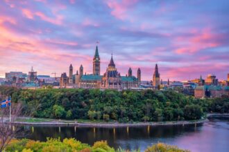 Unions press Ottawa to hold firm on tariffs as talks stall over trade deal